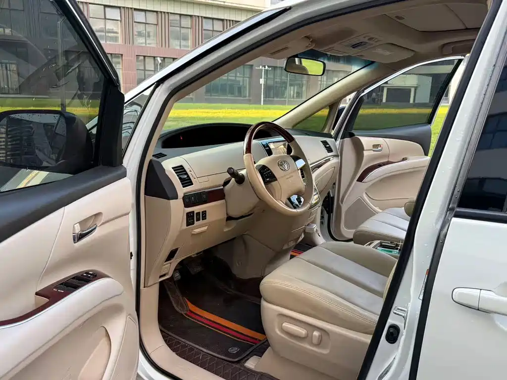 Toyota Previa — миниатюра 4