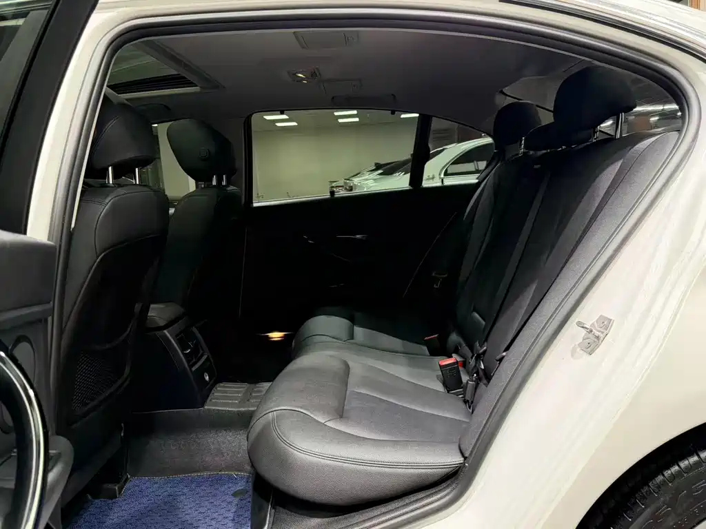 BMW 3 Series — миниатюра 9