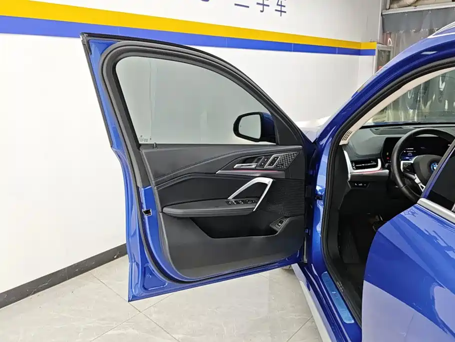 BMW iX1 — миниатюра 7