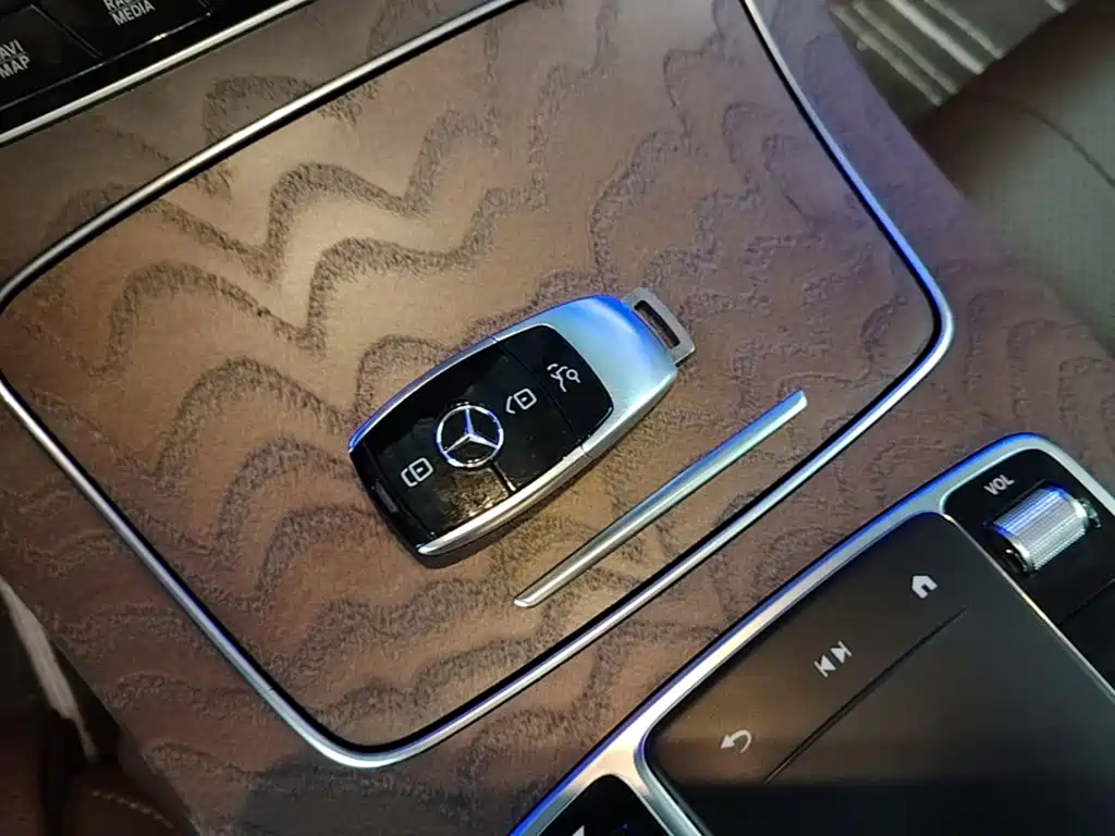 Mercedes-Benz E-Class — миниатюра 9