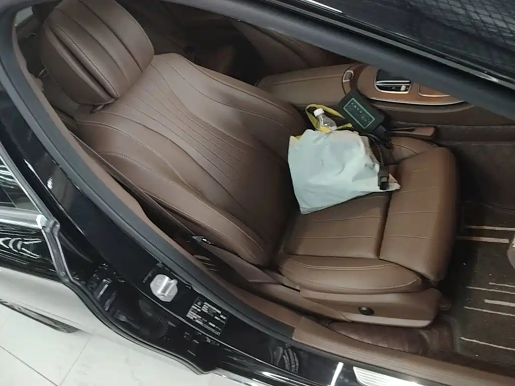 Mercedes-Benz E-Class — миниатюра 25