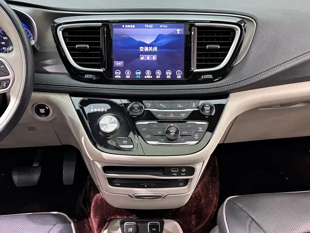 Chrysler Grand Voyager (Import) — миниатюра 19