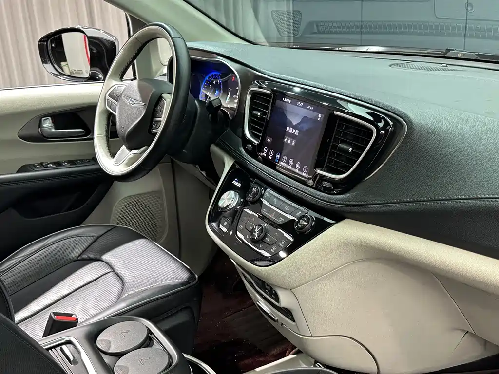 Chrysler Grand Voyager (Import) — миниатюра 25