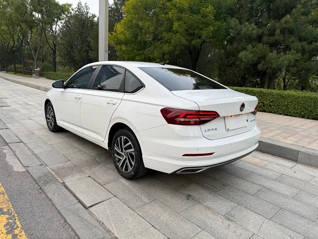 Volkswagen Lavida — миниатюра 3