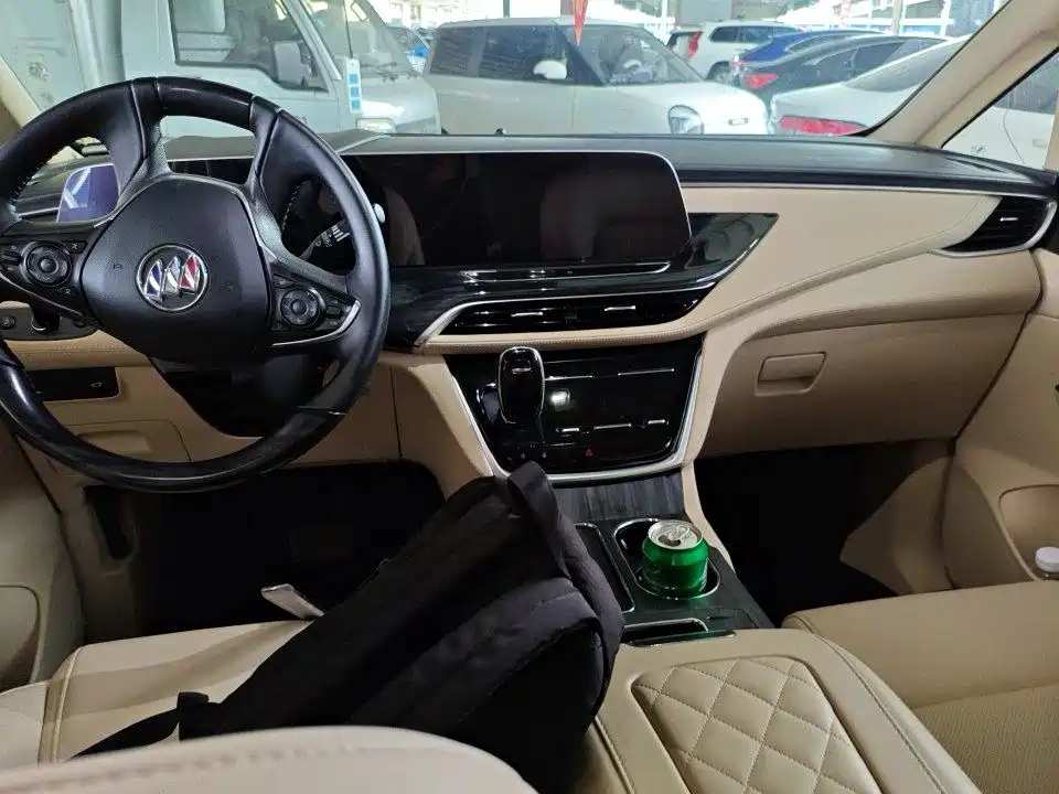 Buick GL8 — миниатюра 2