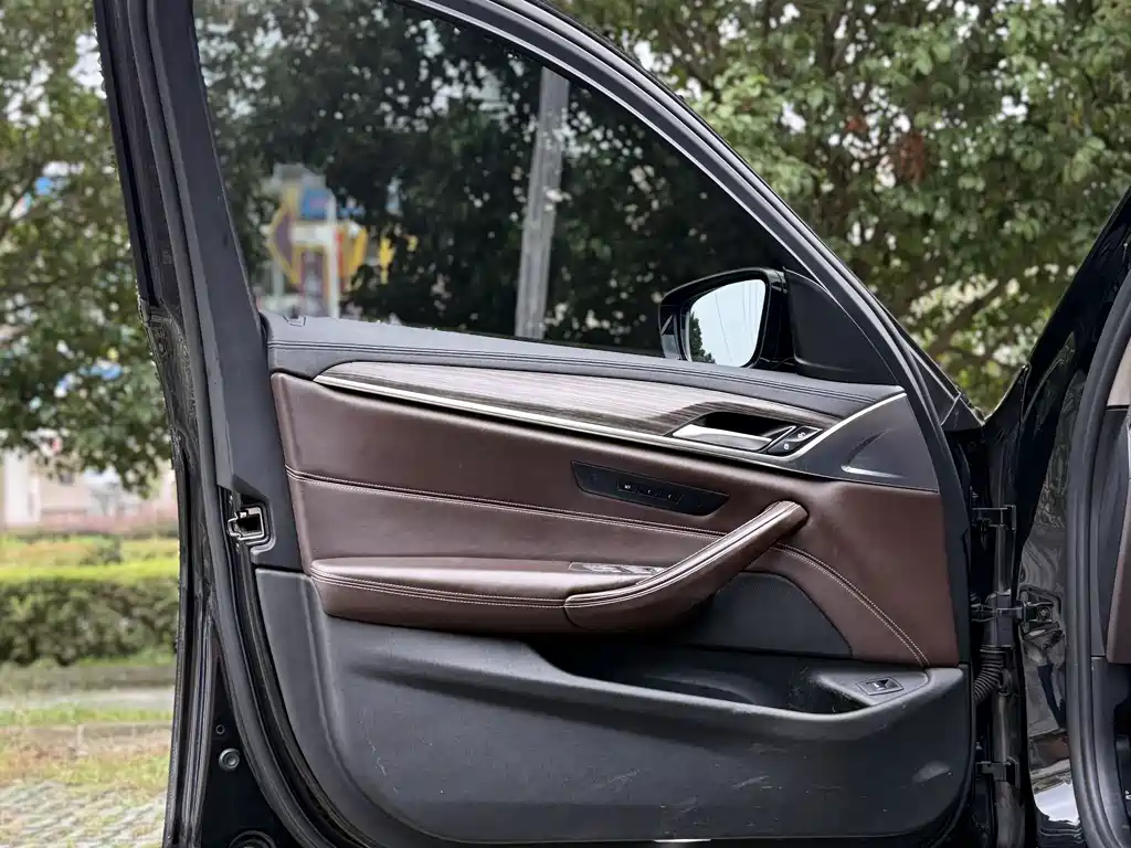BMW 5 Series — миниатюра 16
