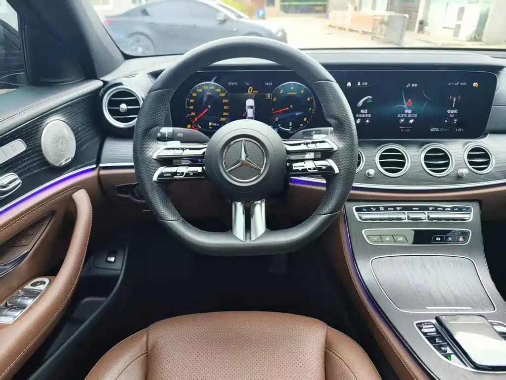 Mercedes-Benz E-Class — миниатюра 9