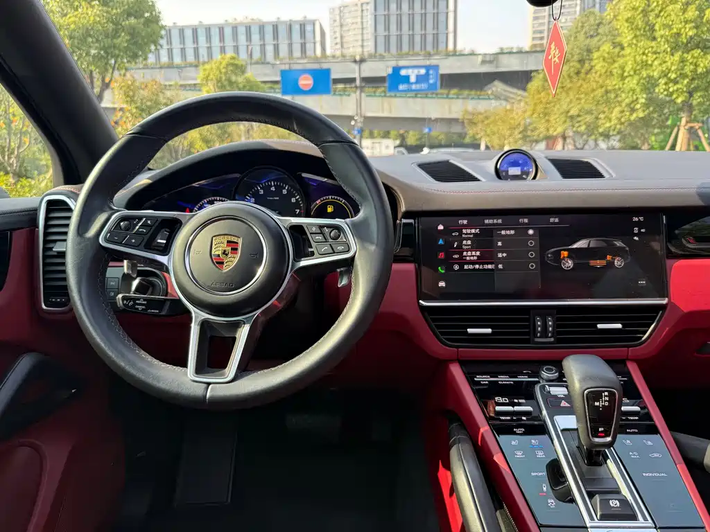 Porsche Cayenne — миниатюра 14