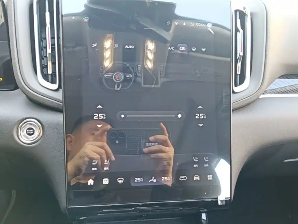 Hongqi Hongqi HS3 PHEV — миниатюра 13