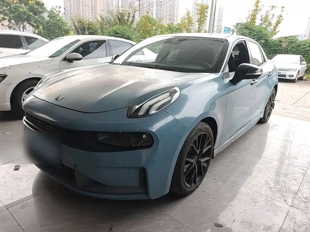 Lynk & Co 03