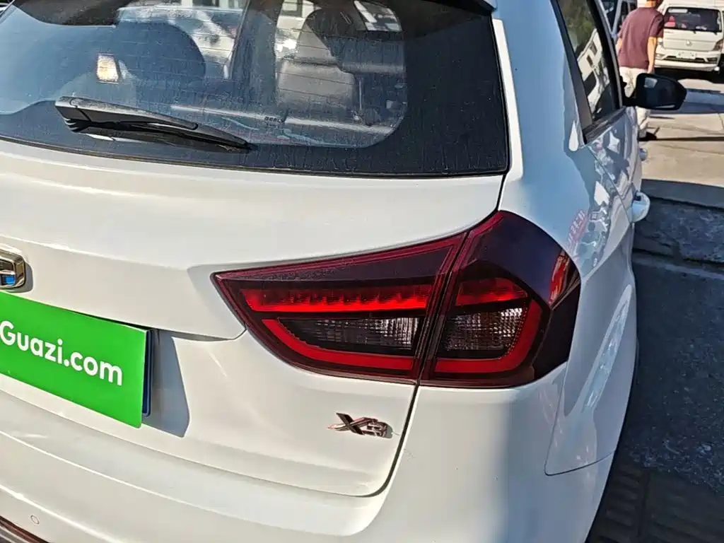 Geely Vision X3 — миниатюра 8