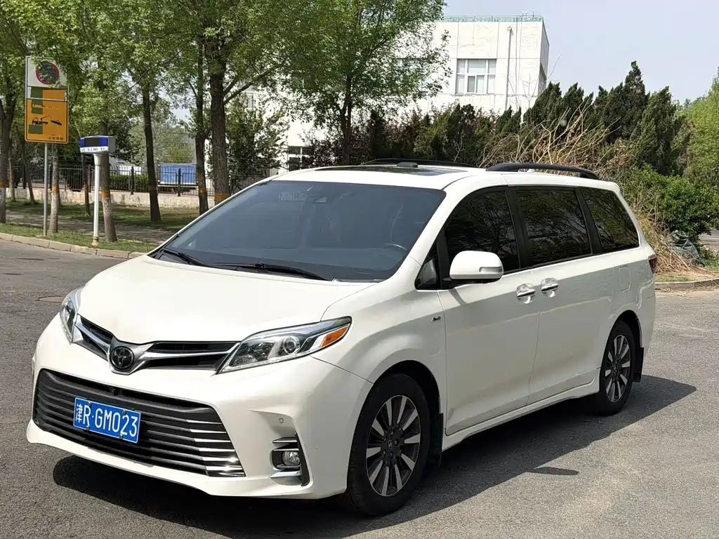 Купить Toyota Sienna