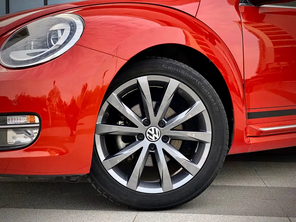 VOLKSWAGEN BEETLE