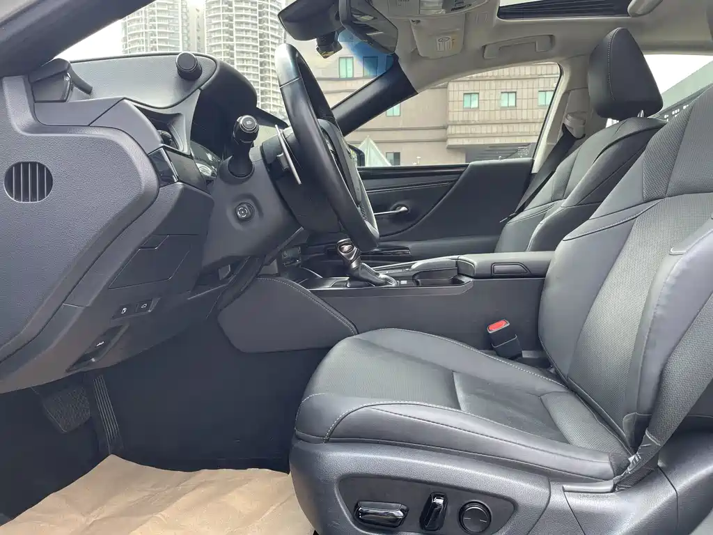 Lexus ES 2021 200
