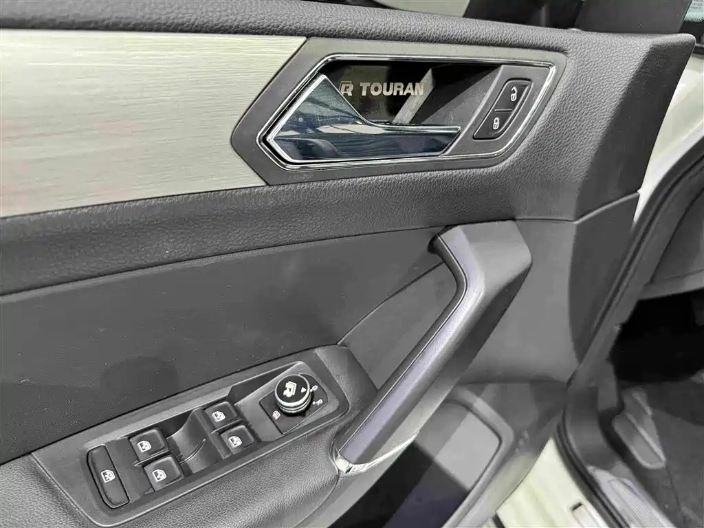 Volkswagen Touran — миниатюра 11