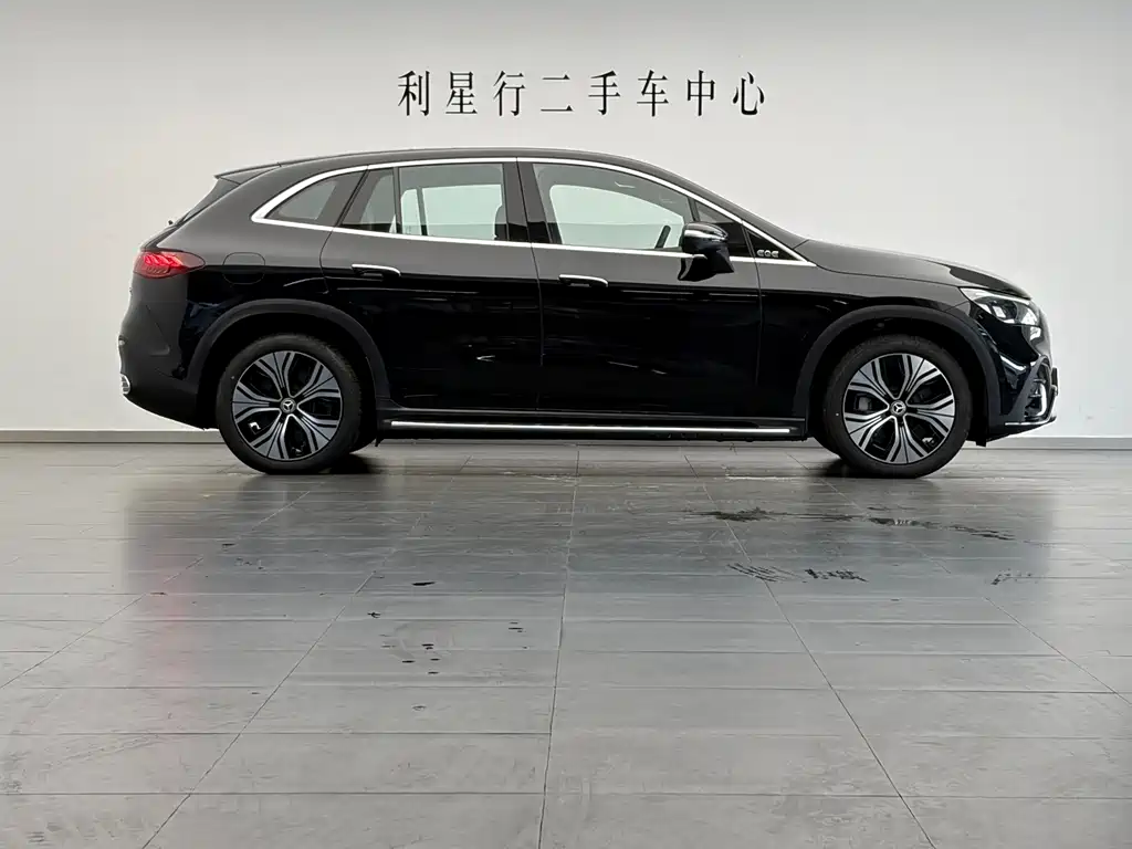 Mercedes-Benz EQE SUV — миниатюра 7