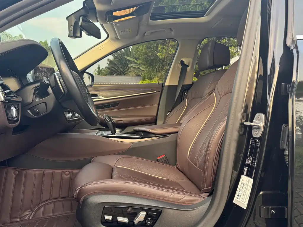 BMW 5 Series — миниатюра 4