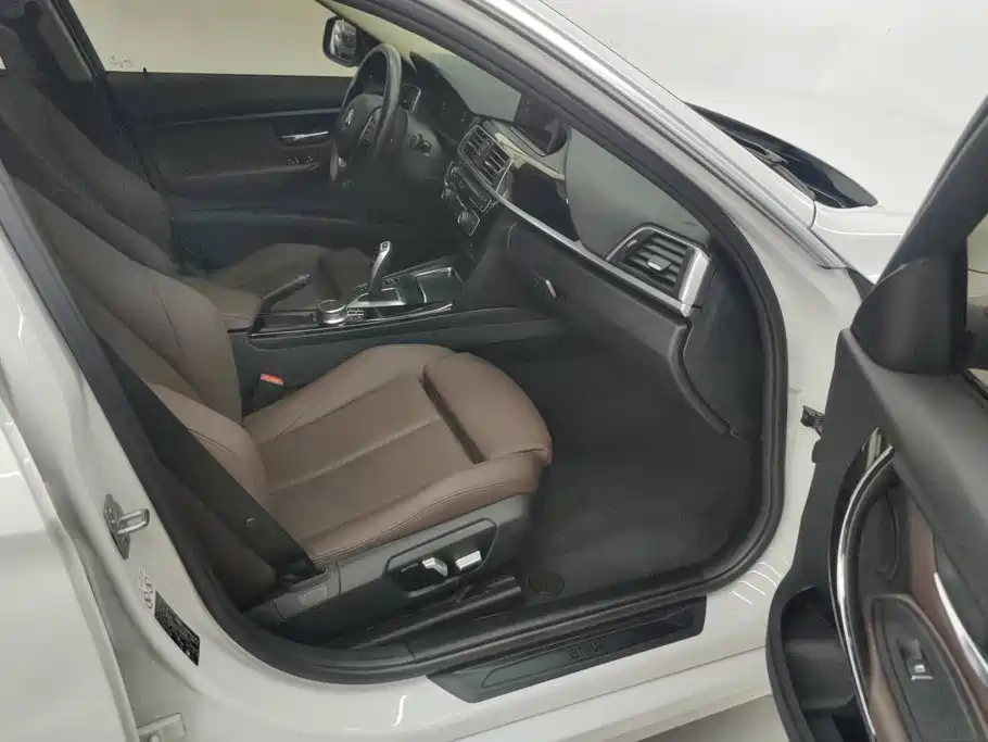 BMW 3 Series — миниатюра 8