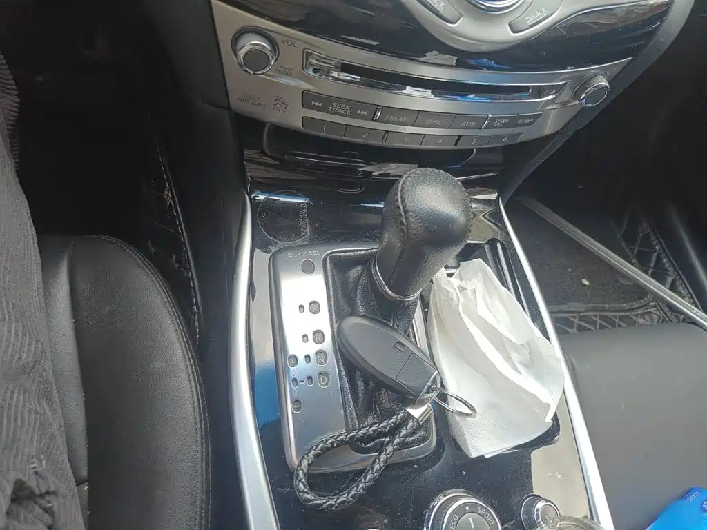 Infiniti Q70 — миниатюра 7
