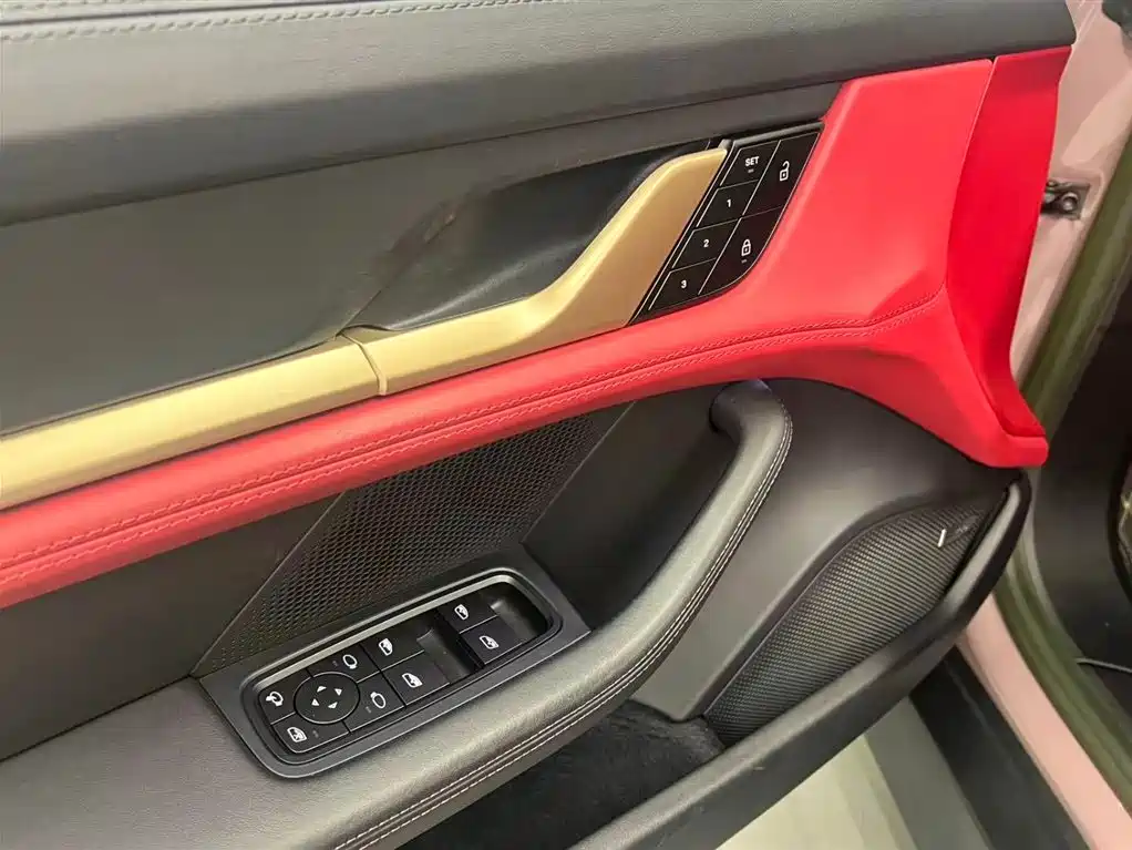 Porsche Taycan — миниатюра 15