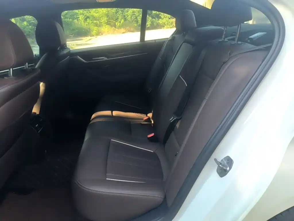 BMW 5 Series — миниатюра 17