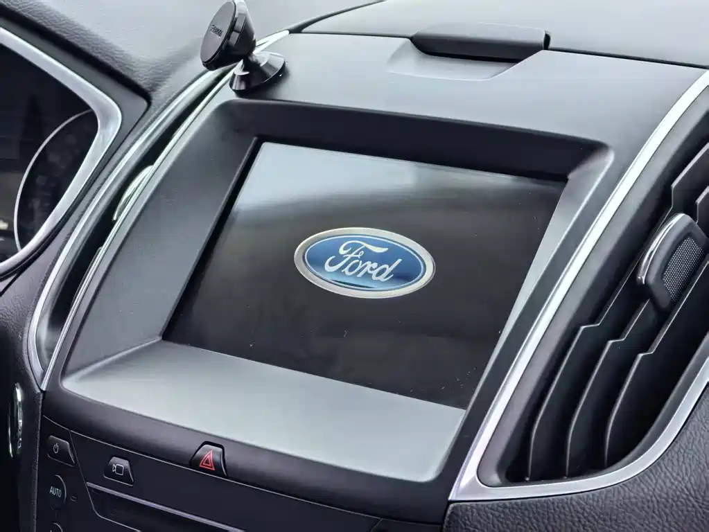Ford Edge — миниатюра 10
