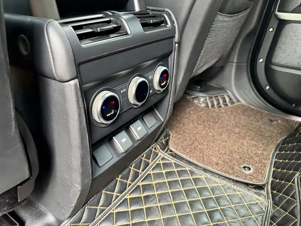Land Rover Defender — миниатюра 27