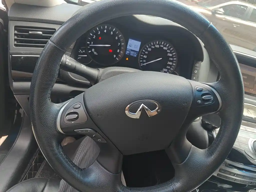 Infiniti Q70 — миниатюра 3