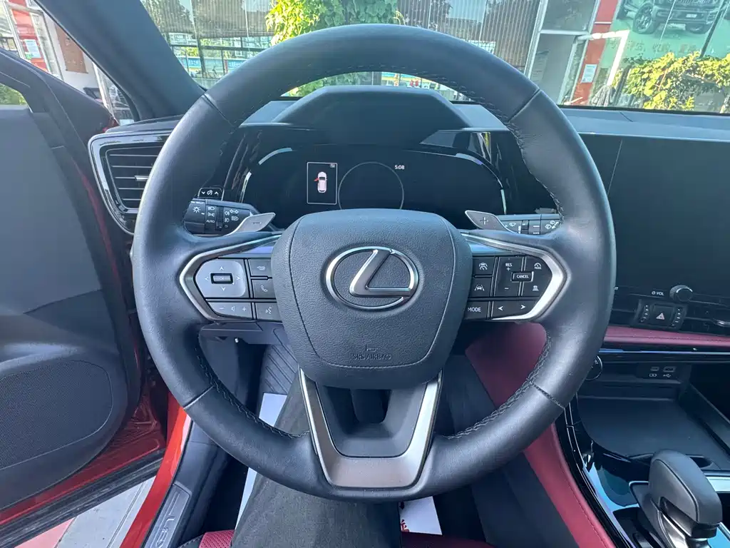 Lexus NX — миниатюра 7