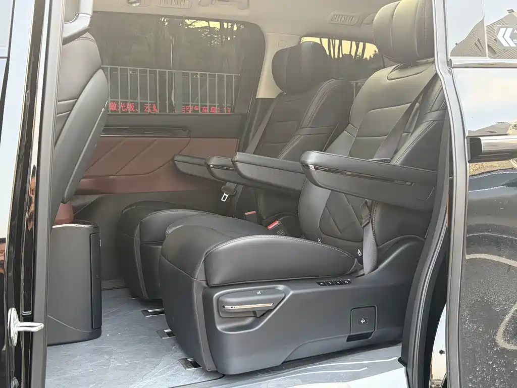 GAC Motor Trumpchi E8 PHEV — миниатюра 14