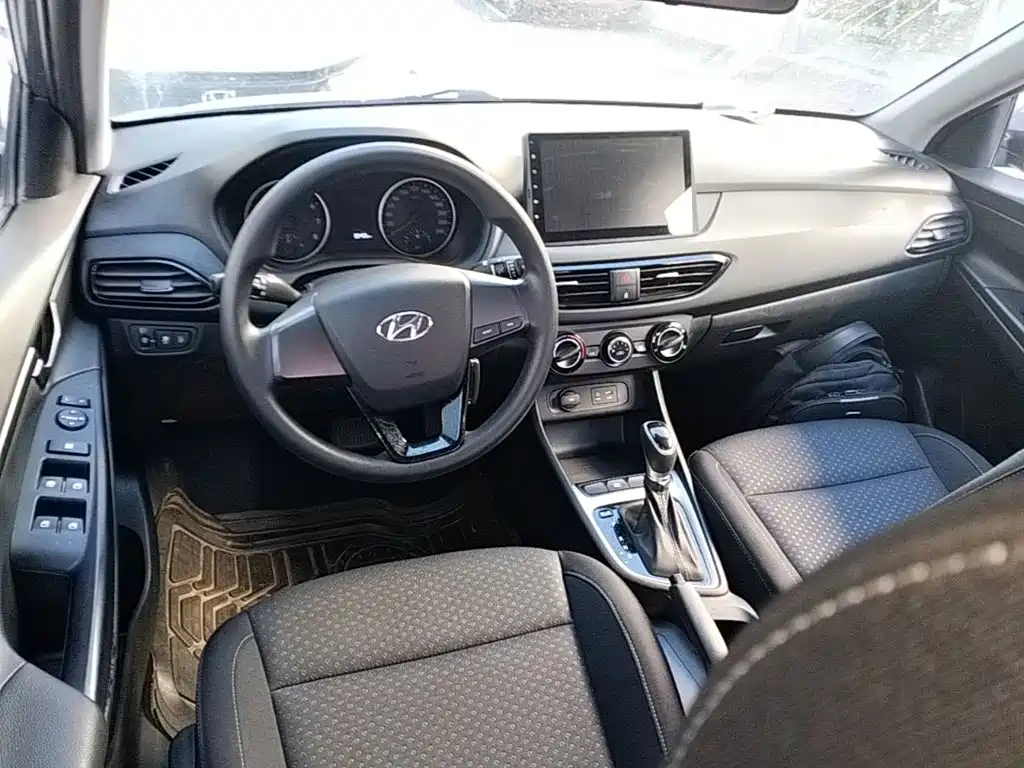 Hyundai Elantra — миниатюра 10