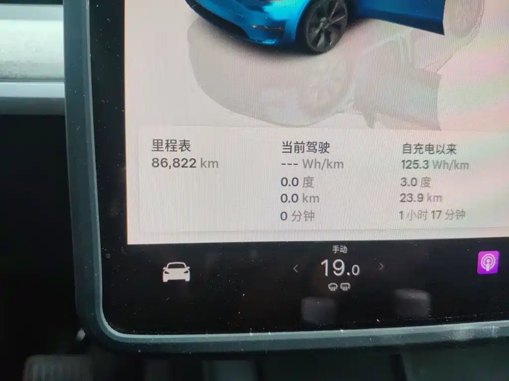 Tesla Model Y — миниатюра 8