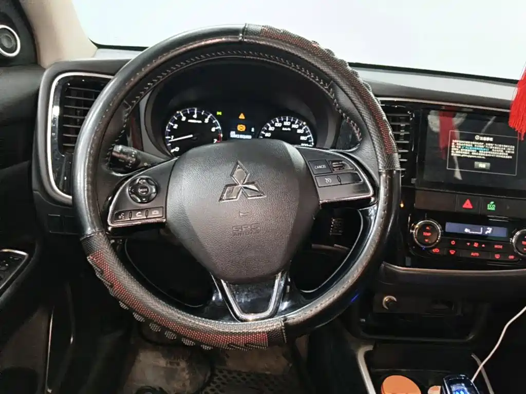 Mitsubishi Outlander — миниатюра 11