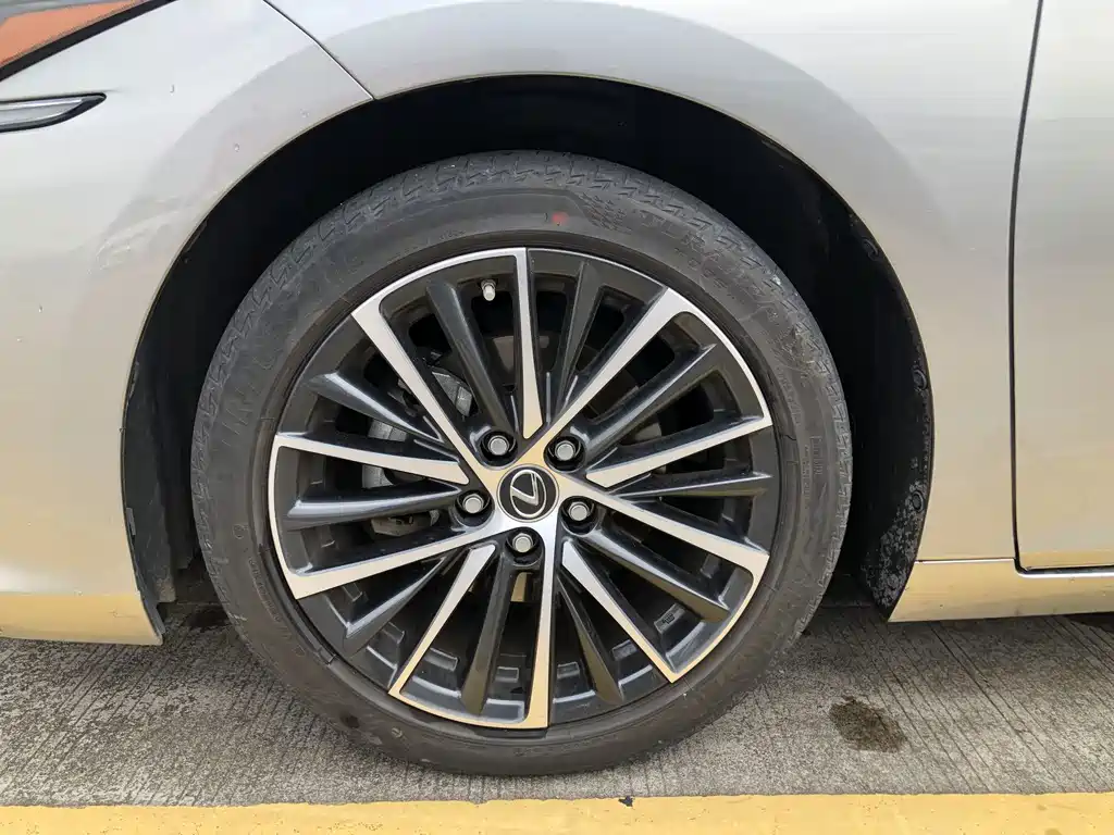 Lexus ES — миниатюра 17