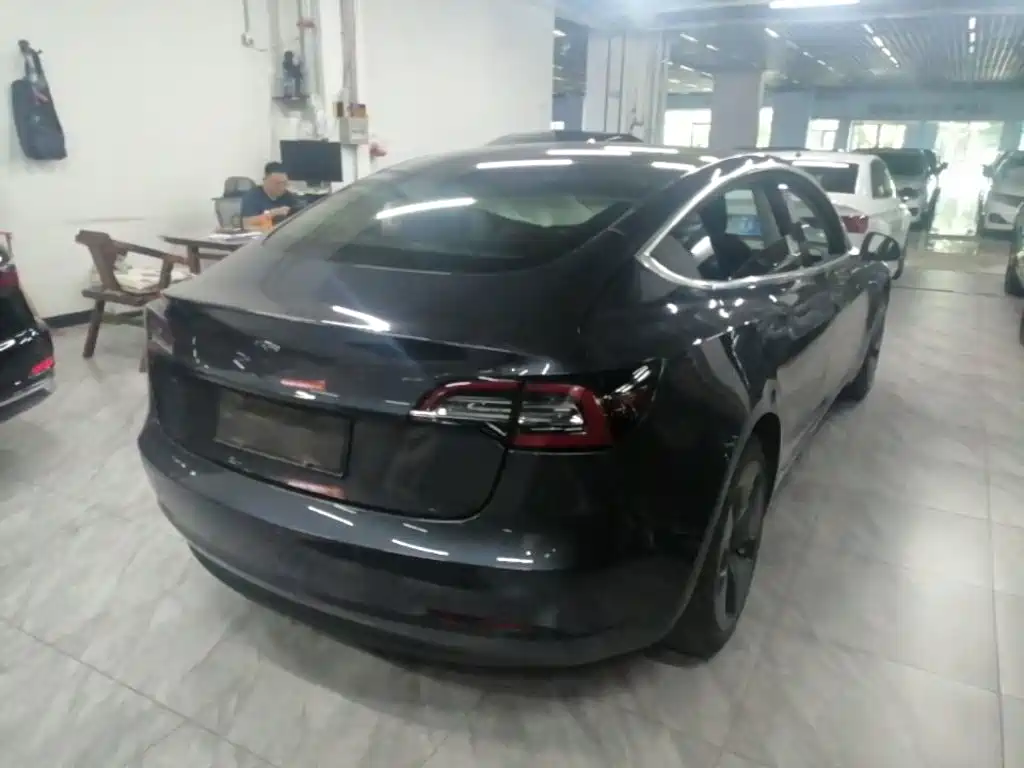 Tesla Model 3 — миниатюра 7