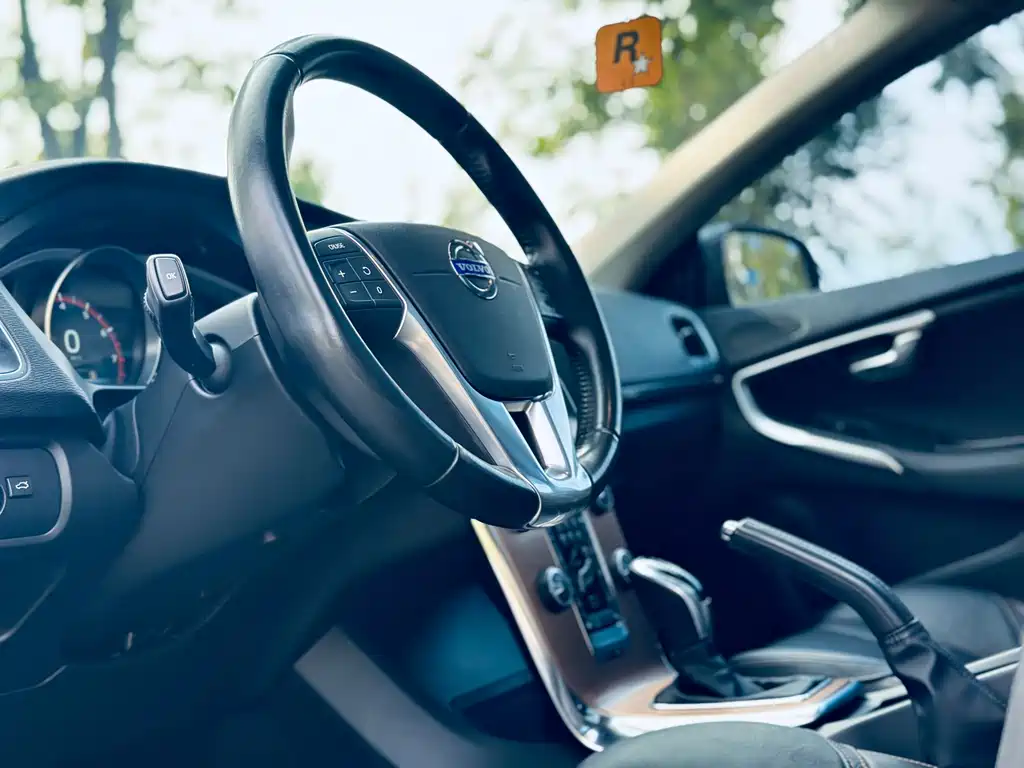 Volvo V40 — миниатюра 9