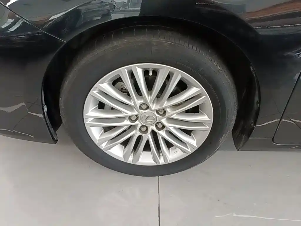 Lexus ES — миниатюра 23