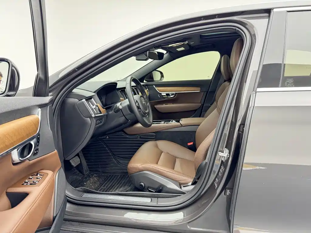 Volvo S90 PHEV — миниатюра 13