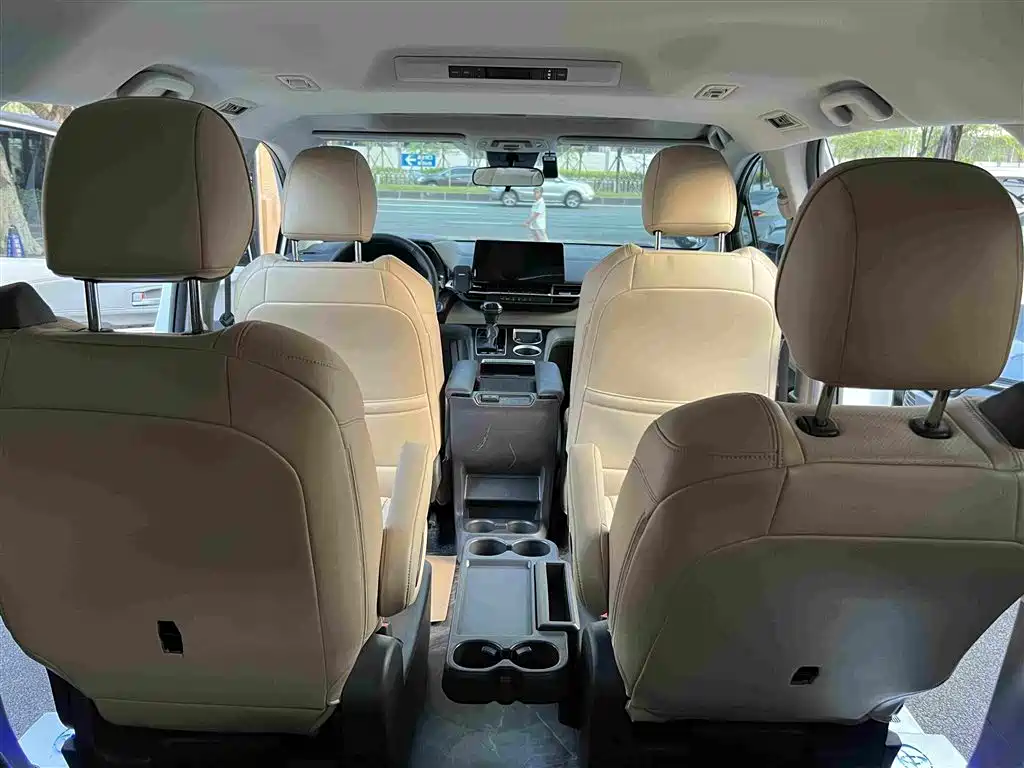 Toyota Sienna — миниатюра 18