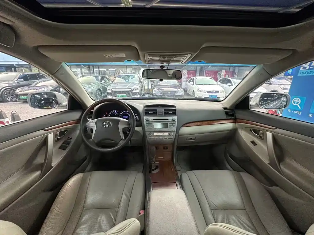Toyota Camry — миниатюра 8