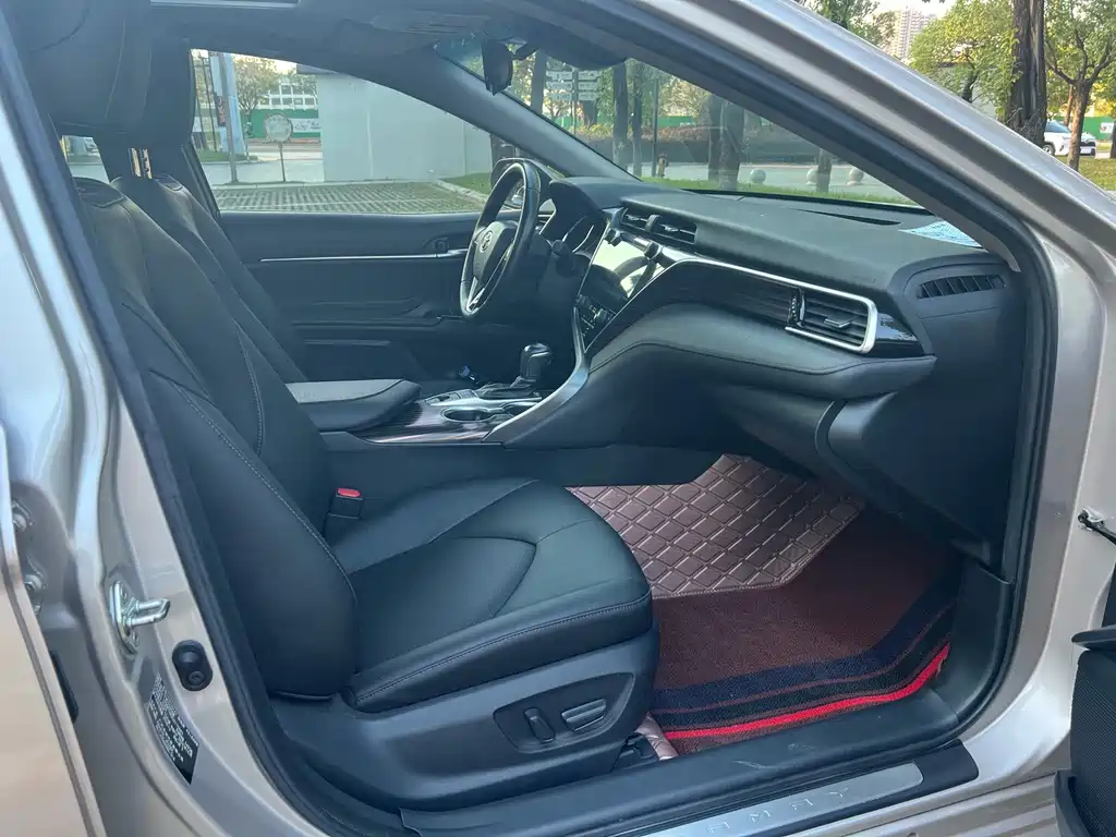 Toyota Camry — миниатюра 20