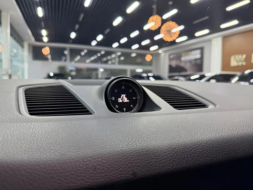 Porsche Cayenne — миниатюра 20