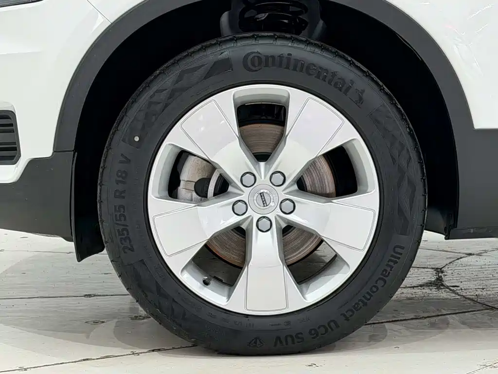 Volvo XC40 — миниатюра 10
