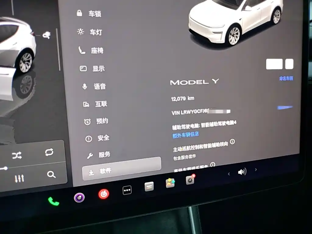 Tesla Model Y — миниатюра 12