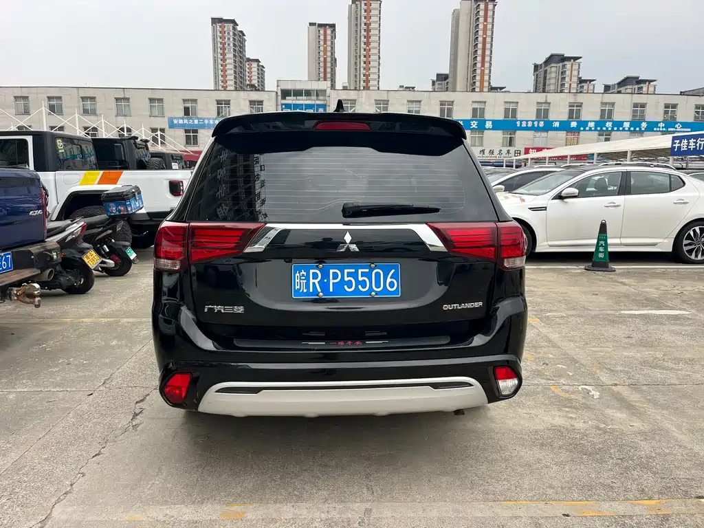 Mitsubishi Outlander — миниатюра 7