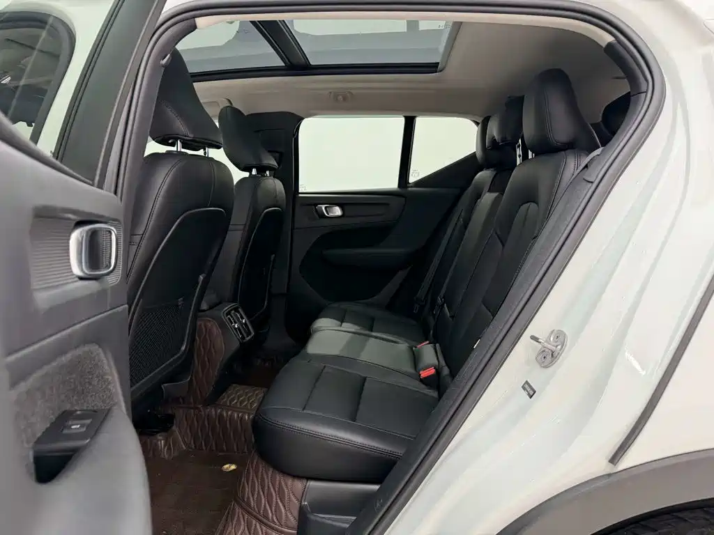 Volvo XC40 — миниатюра 18