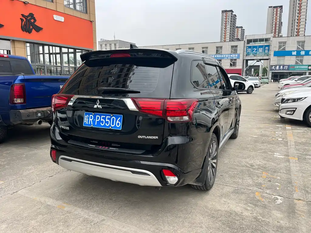 Mitsubishi Outlander — миниатюра 6