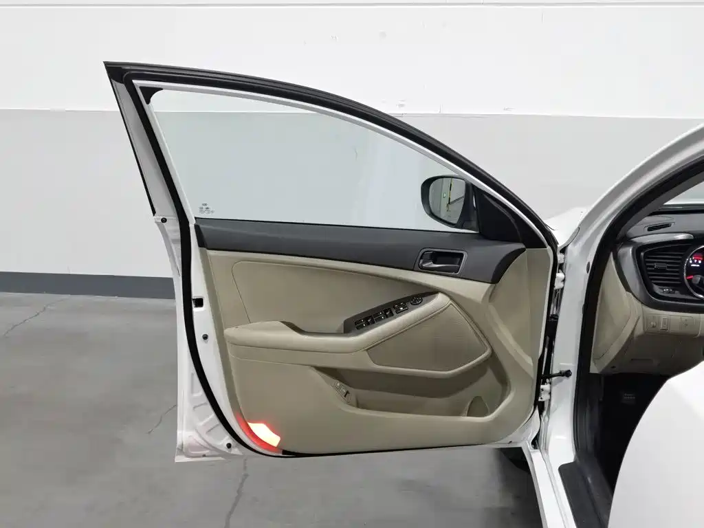Kia K5 — миниатюра 8