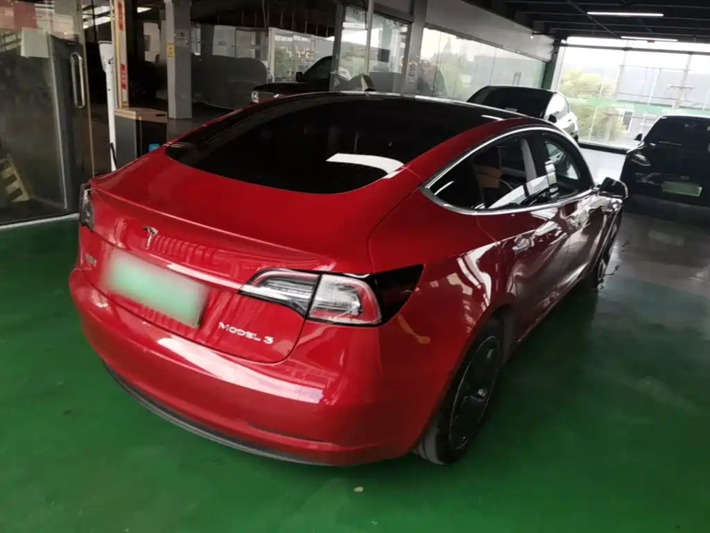 Tesla Model 3 — миниатюра 7