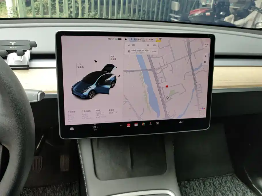 Tesla Model Y — миниатюра 13